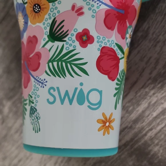 Swig 40 oz Mega Mug with Straws - Picture 5 of 6